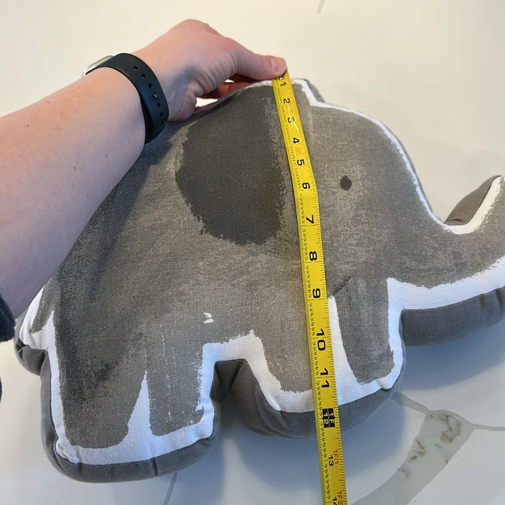 Crate & kids Organic cotton elephant wild excursion throw pillow gray white 🐘🤍